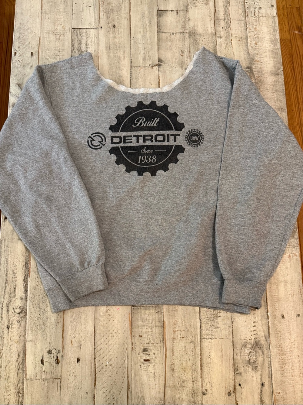Detroit Built Gray Off-the-Shoulder Sweater sweatshirt size L